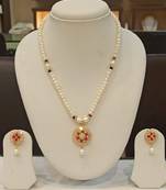 Multicolor pearl necklaces