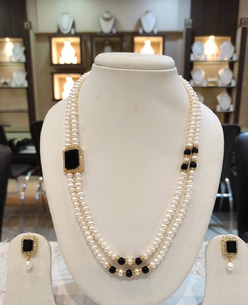 Multicolor pearl necklaces