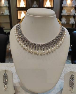White pearl necklaces 1