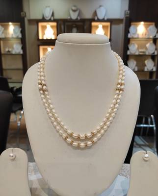White pearl necklaces 1