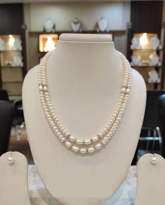 White pearl necklaces 1