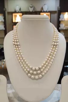 White pearl necklaces