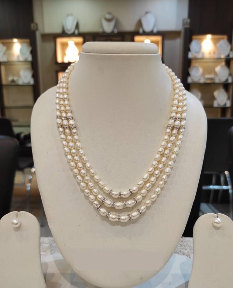 White pearl necklaces