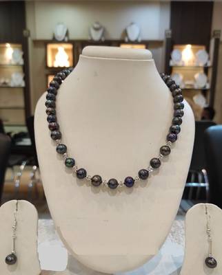Black pearl necklaces 1