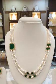 Multicolor pearl necklaces
