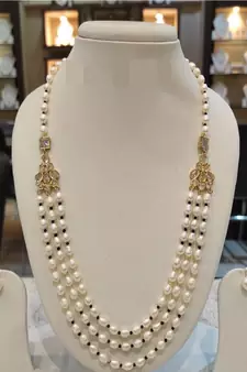 Multicolor pearl necklaces