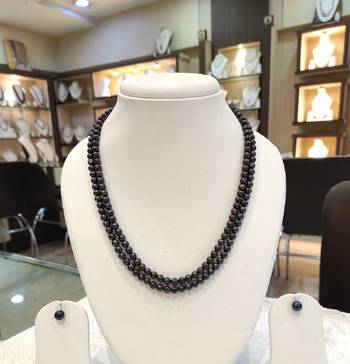 Black pearl necklaces 1