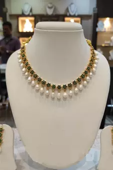 Multicolor pearl necklaces
