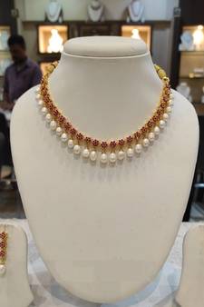 Multicolor pearl necklaces