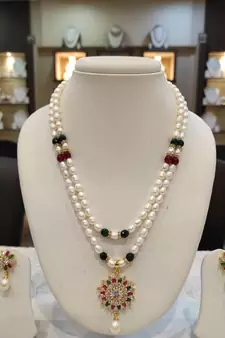Multicolor pearl necklaces