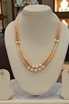 Multicolor pearl necklaces