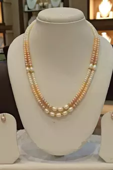 Multicolor pearl necklaces