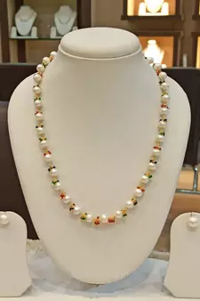 Multicolor pearl necklaces