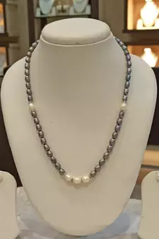Multicolor pearl necklaces