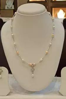 Multicolor pearl necklaces