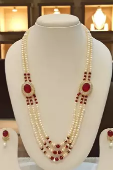 Multicolor pearl necklaces