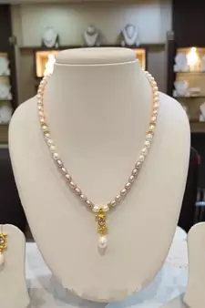 Multicolor pearl necklaces