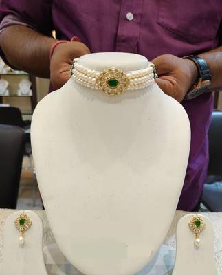 Multicolor pearl chokers 1