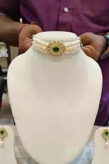 Multicolor pearl chokers