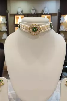 Multicolor pearl chokers