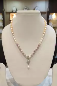 Multicolor pearl necklaces