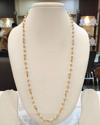 White pearl necklaces 1