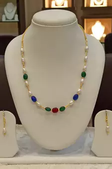 Multicolor pearl necklaces
