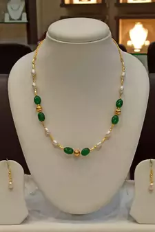 Multicolor pearl necklaces