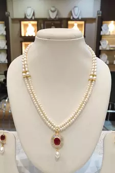 Multicolor pearl necklaces