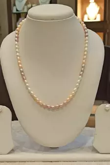 Multicolor pearl necklaces
