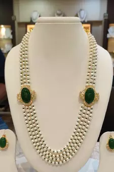 Multicolor pearl necklaces