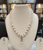 Multicolor pearl necklaces