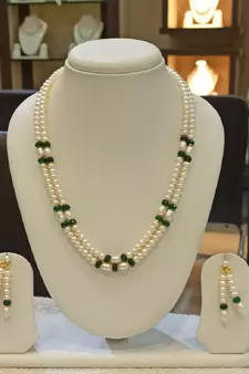 Multicolor pearl necklaces