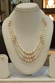 Multicolor pearl necklaces