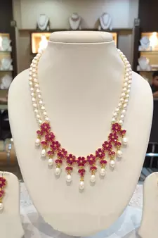 Multicolor pearl necklaces
