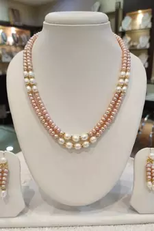Multicolor pearl necklaces