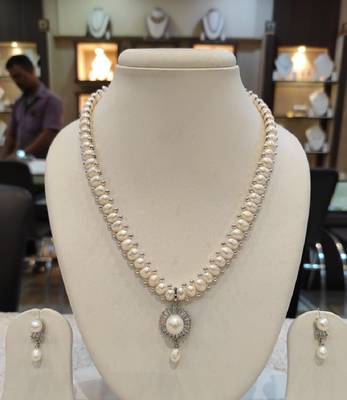 Multicolor pearl necklaces 1