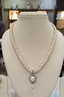 Multicolor pearl necklaces