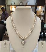 Multicolor pearl necklaces