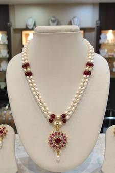 Multicolor pearl necklaces