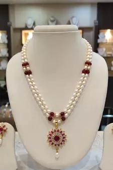 Multicolor pearl necklaces
