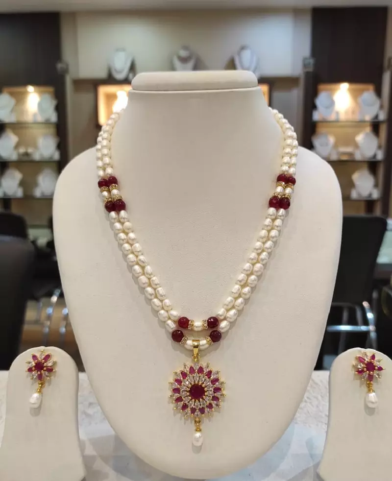 Multicolor pearl necklaces