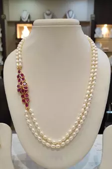 Multicolor pearl necklaces