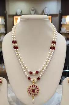 Multicolor pearl necklaces