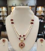 Multicolor pearl necklaces