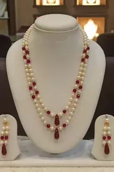 Multicolor pearl necklaces