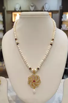 Multicolor pearl necklaces