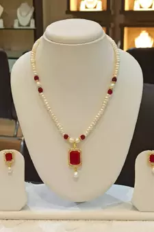 Multicolor pearl necklaces