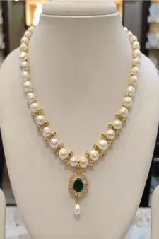 Multicolor pearl necklaces
