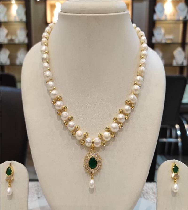 Multicolor pearl necklaces